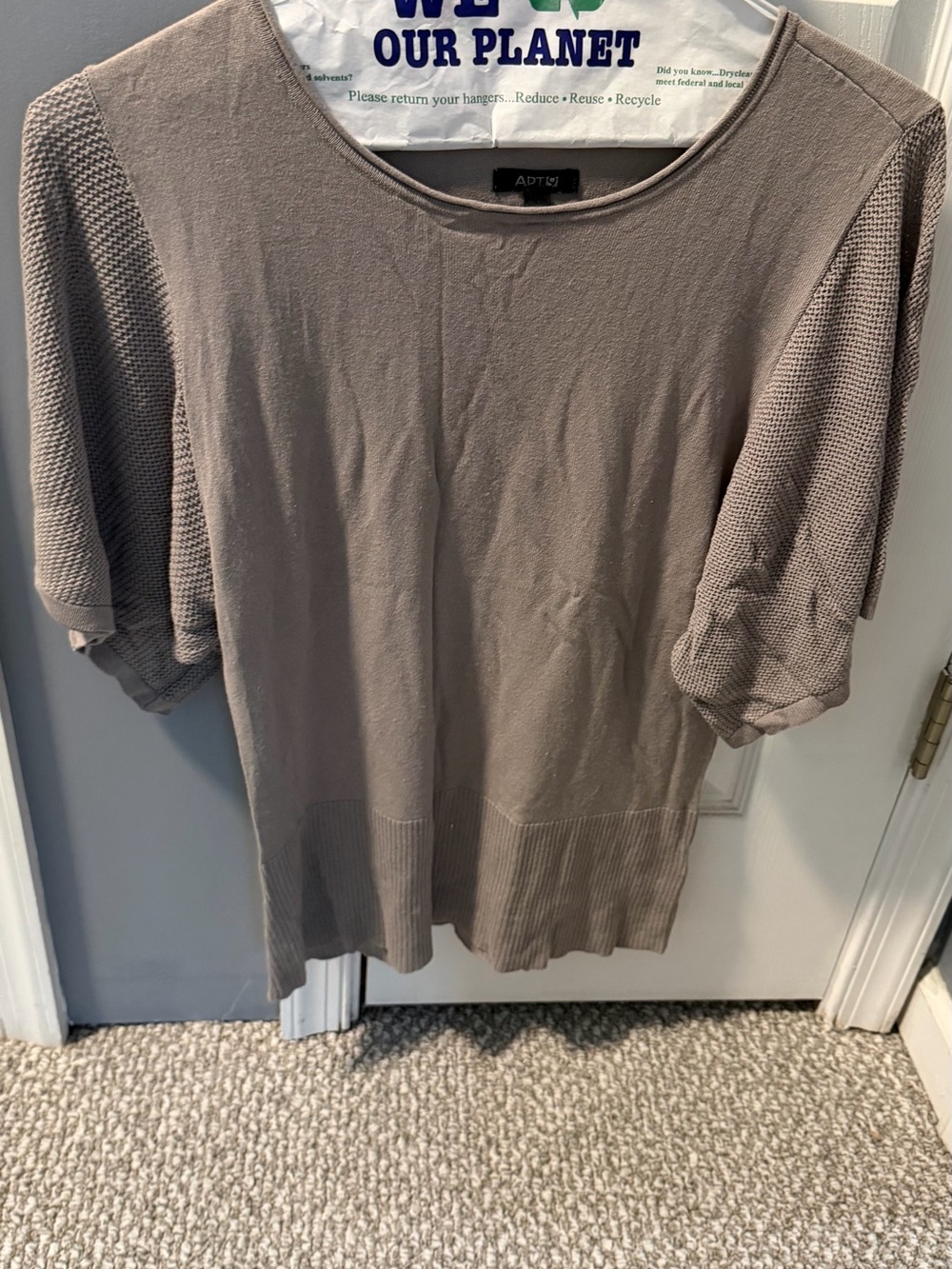 Apt. 9 Taupe Short-Sleeve Knit Top with Textured Sleeves Medium